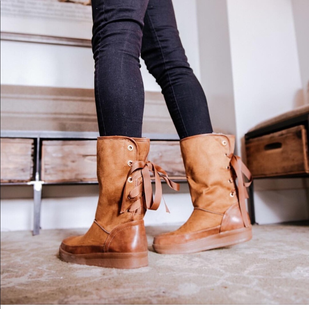 Boots for women- size runs a size smaller. Fits 8